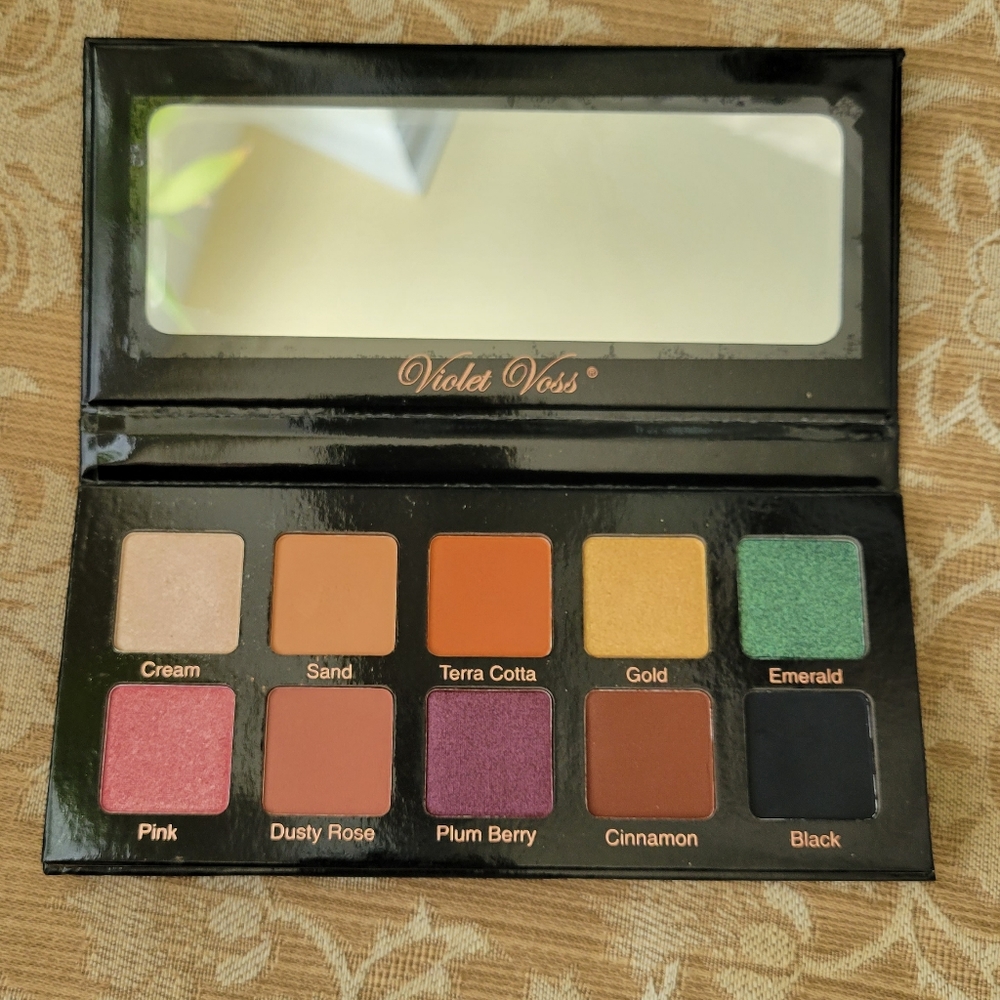 Violet Voss Essential Pro Series Eyeshadow Pallete